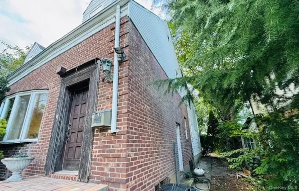 176-29 80th DR, Jamaica, NY 11432