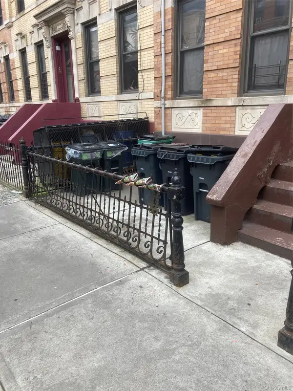 1678 Gates AVE, Ridgewood, NY 11385