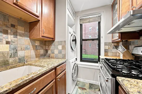 246 Bronxville RD #i2, Bronxville, NY 10708