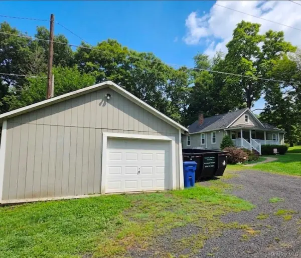 9 Hardenburg RD, Pine Bush, NY 12566