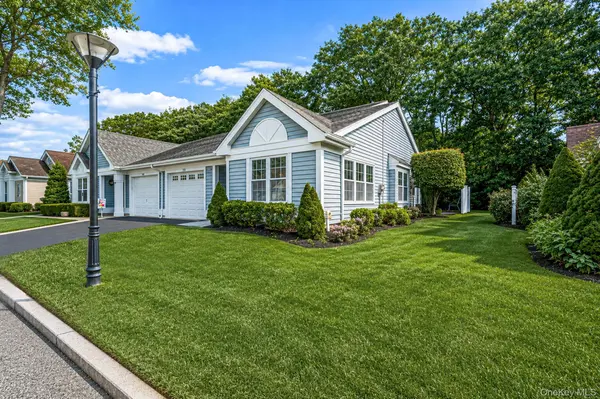 279 Glen DR, Ridge, NY 11961