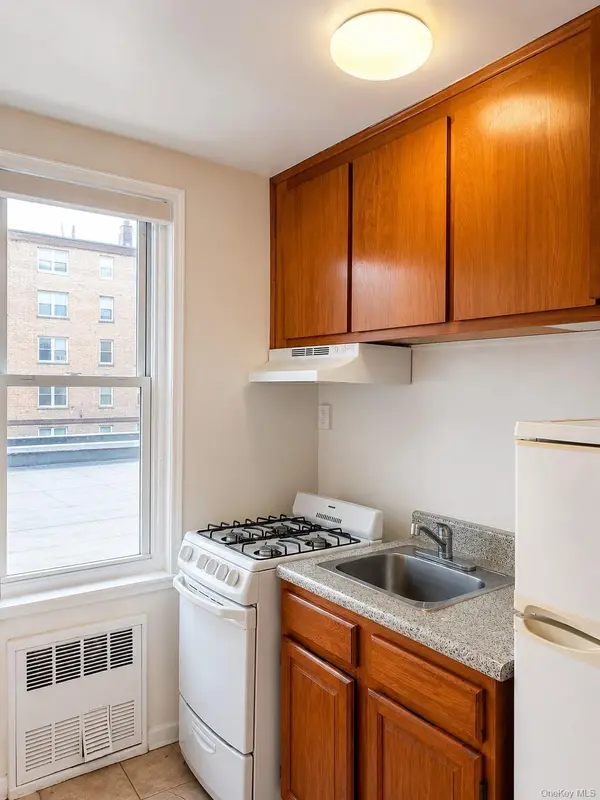 1332 Metropolitan AVE, Bronx, NY 10462