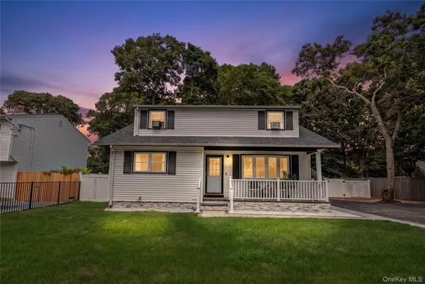 65 Carr LN, Coram, NY 11727