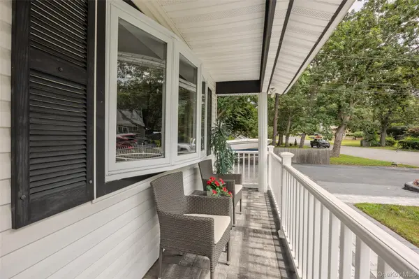 65 Carr LN, Coram, NY 11727