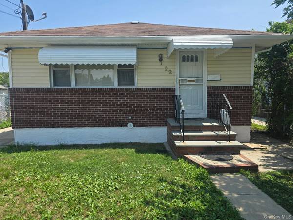 22 Mason ST, Hempstead, NY 11550