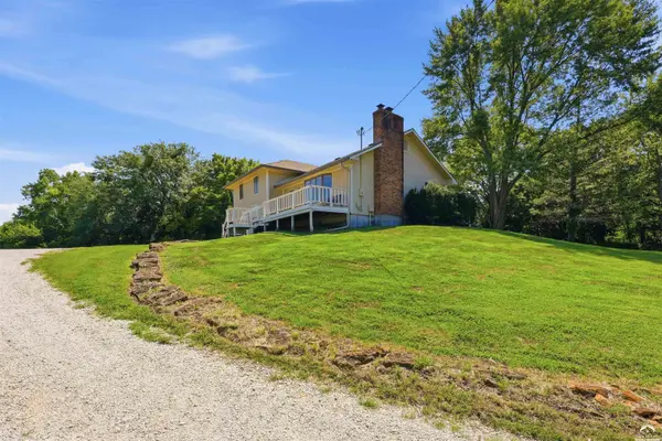 777 N 950 RD, Lawrence, KS 66047