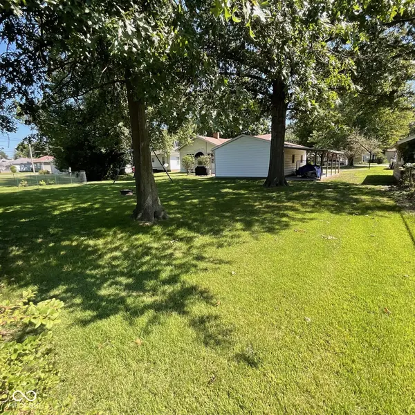 1517 S 3rd ST, Clinton, IN 47842