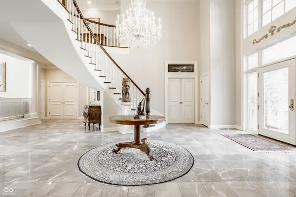 620 Mayfair LN, Carmel, IN 46032