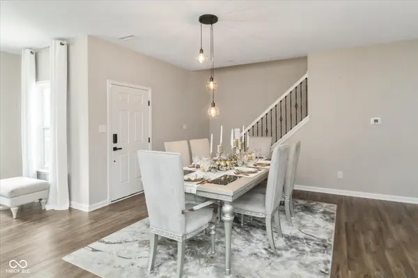 7228 Lockford WALK N, Avon, IN 46123