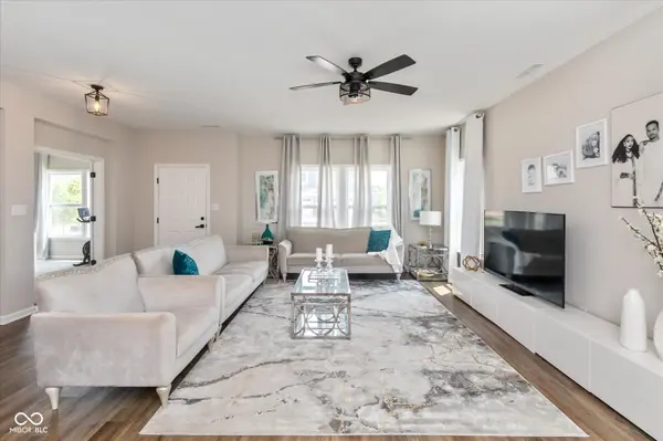 7228 Lockford WALK N, Avon, IN 46123