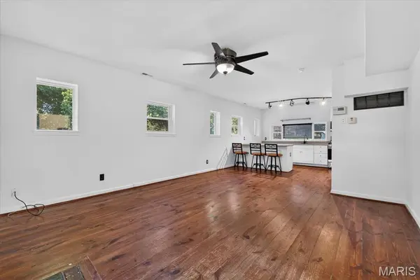 2910 Osceola ST, St Louis, MO 63111