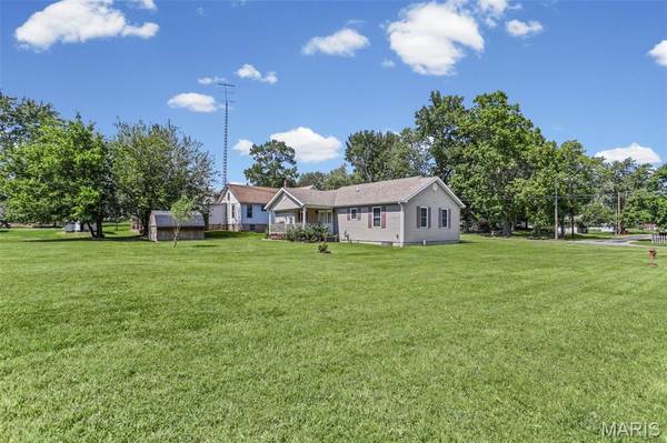 607 E Park ST, Duquoin, IL 62832