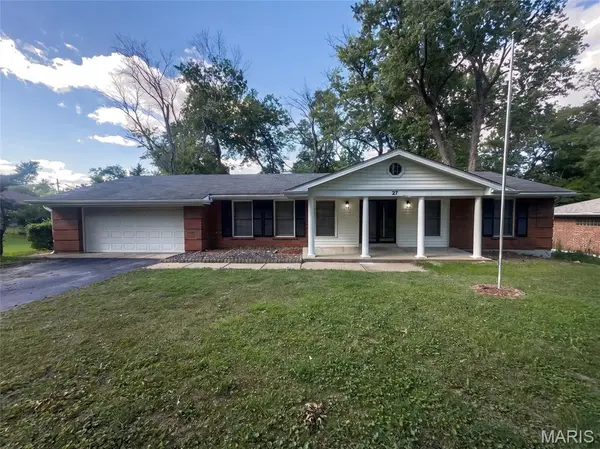 27 Nob Hill DR, Hazelwood, MO 63138