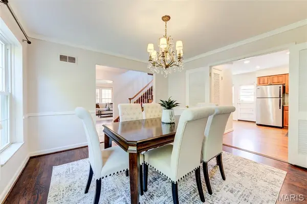 8016 Davis DR, St Louis, MO 63105