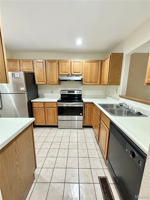 102 HILLSIDE LN, Belleville, IL 62223