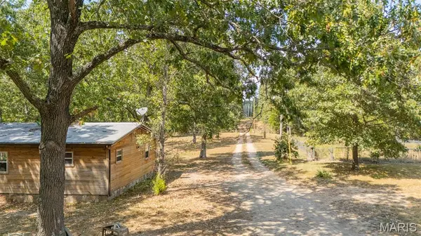 12502 Bell RD, Roby, MO 65557