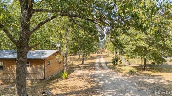12502 Bell RD, Roby, MO 65557