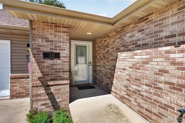 36 Korte DR, Highland, IL 62249