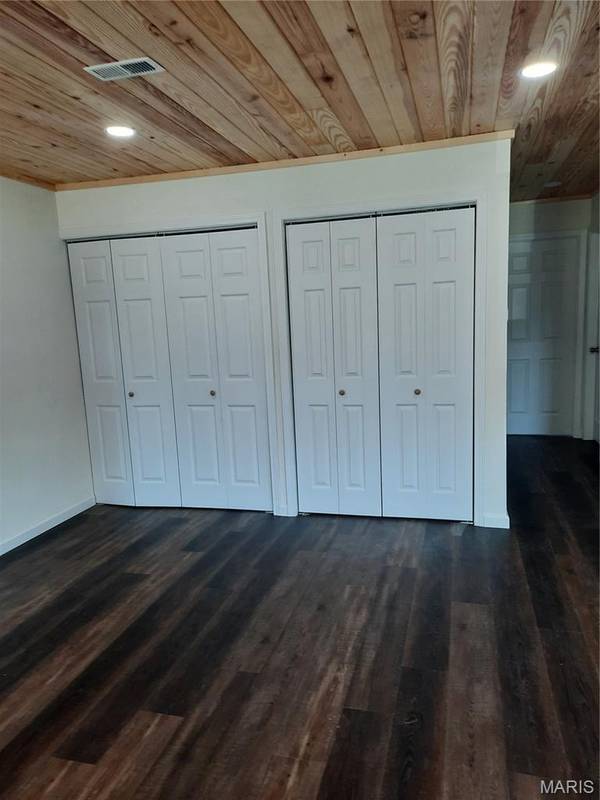 503 Kidwell DR, Cuba, MO 65453