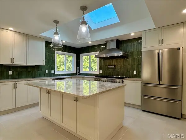 2131 Hickory DR, Chesterfield, MO 63005