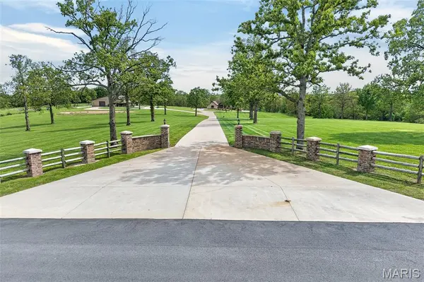 23900 EMERSON RD, Lebanon, MO 65536