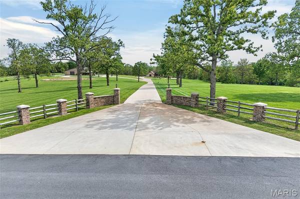 23900 EMERSON RD, Lebanon, MO 65536