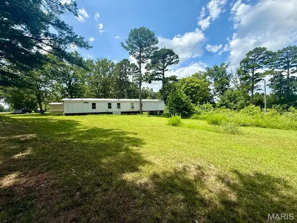 8905 Highway E, Houston, MO 65483