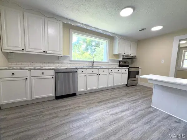 907 W Chestnut ST, Houston, MO 65483