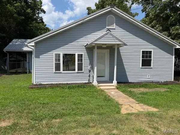 907 W Chestnut ST, Houston, MO 65483