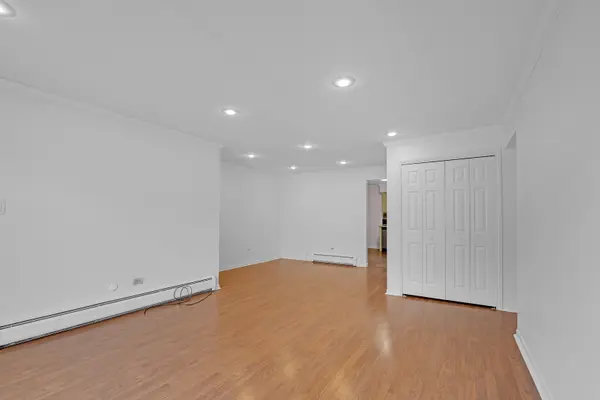 5151 N East River RD #332D, Chicago, IL 60656