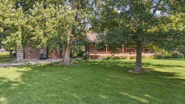 27440 E County Road 1700 N, Oakland, IL 61943