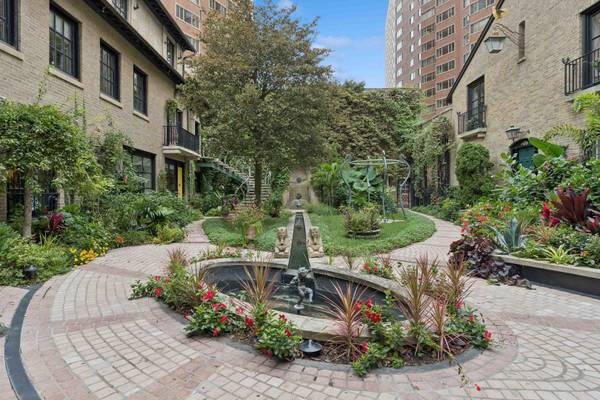 1355 N Astor ST #1, Chicago, IL 60610