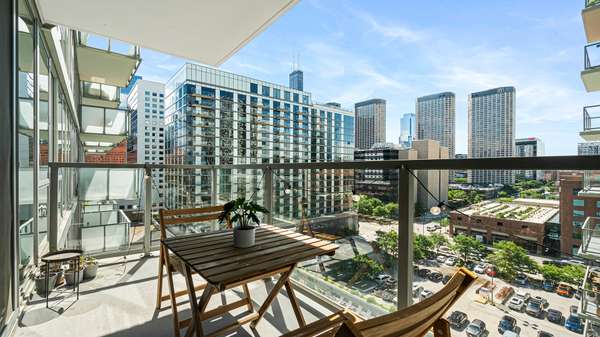 659 W Randolph ST #1016, Chicago, IL 60661
