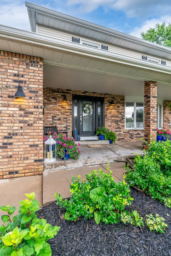 1736 E 42nd CT, Davenport, IA 52807
