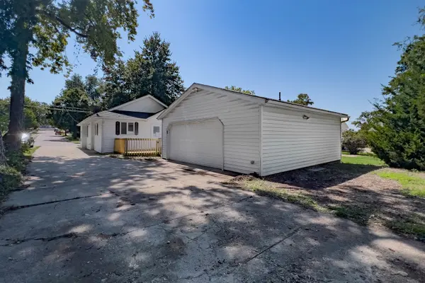 1301 W Wood ST, Bloomington, IL 61701