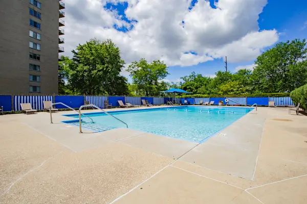 7033 N Kedzie AVE #303, Chicago, IL 60645