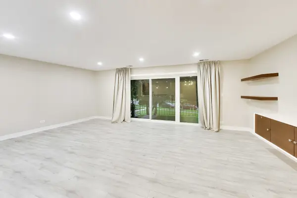 1030 S Fernandez AVE #2B, Arlington Heights, IL 60005