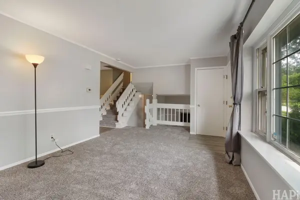 5014 W Greenbrier DR, Mchenry, IL 60050