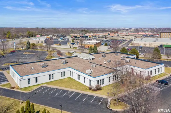865 LINCOLN RD #L10&L20, Bettendorf, IA 52722