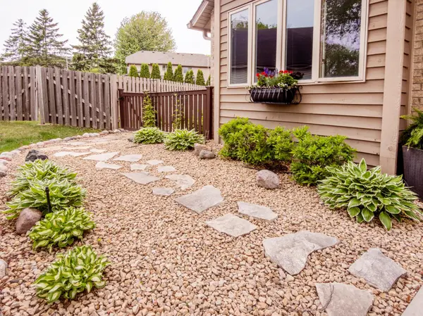 129 Hemlock PL, Vadnais Heights, MN 55127