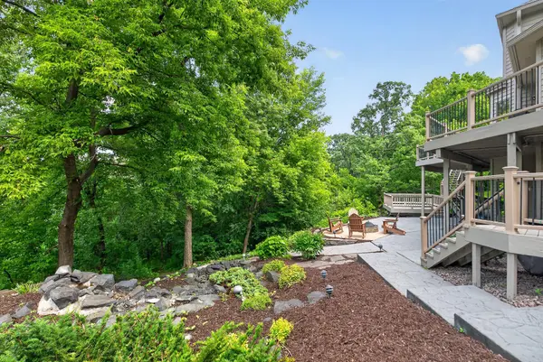 815 Promontory PL, Eagan, MN 55123