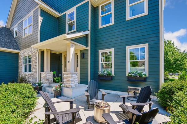 1879 Sandbar CIR, Waconia, MN 55387