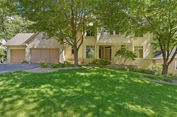 14817 Summit Oaks DR, Burnsville, MN 55337