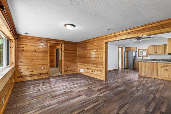 32251 Roanoke ST NW, Cambridge, MN 55008