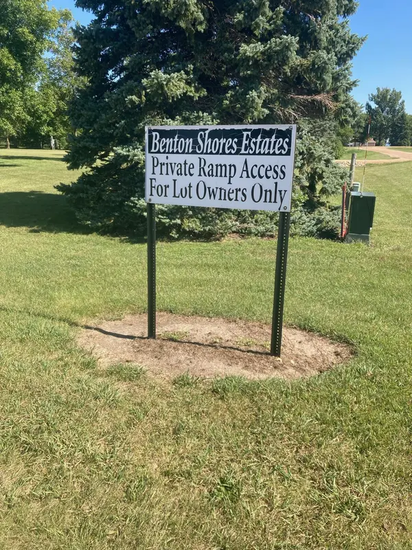 1630 Edgewater Drive E, Lake Benton, MN 56149