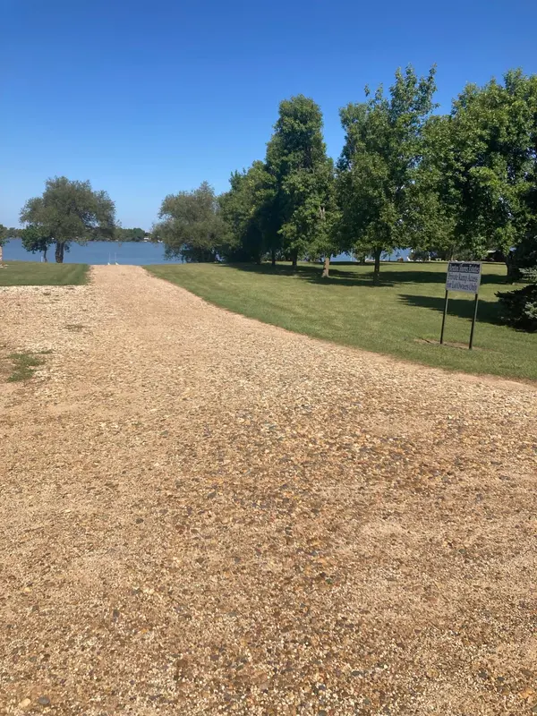 1630 Edgewater Drive E, Lake Benton, MN 56149