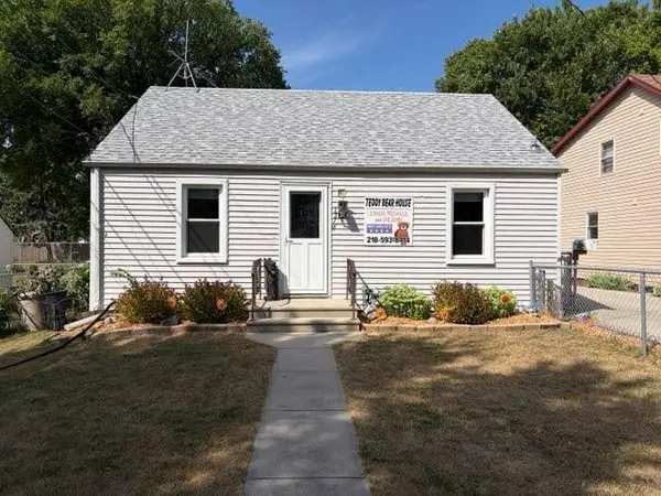 1216 4th AVE N, Moorhead, MN 56560