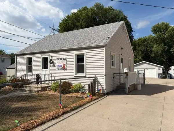 1216 4th AVE N, Moorhead, MN 56560