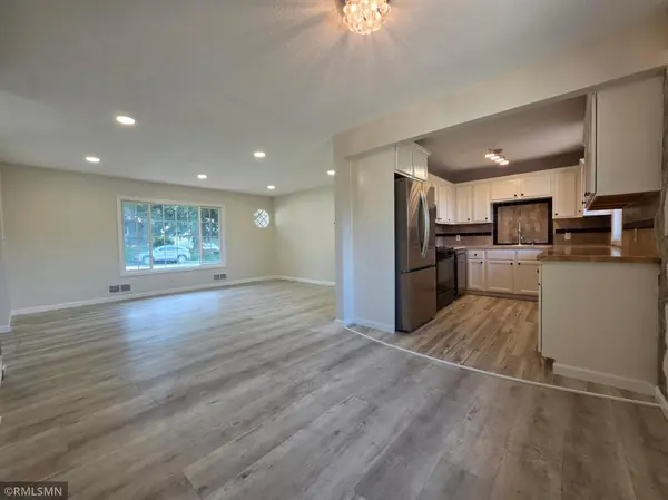 1306 Woodhill RD, Burnsville, MN 55337