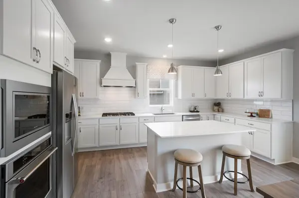 2089 Kestrel DR, Shakopee, MN 55379